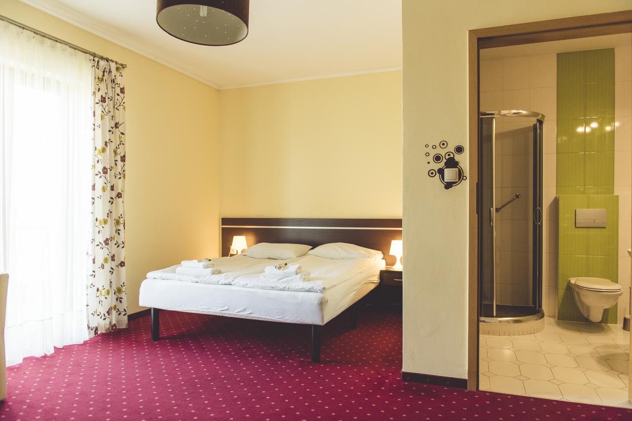 Hotel Odejewscy Chojnice Esterno foto