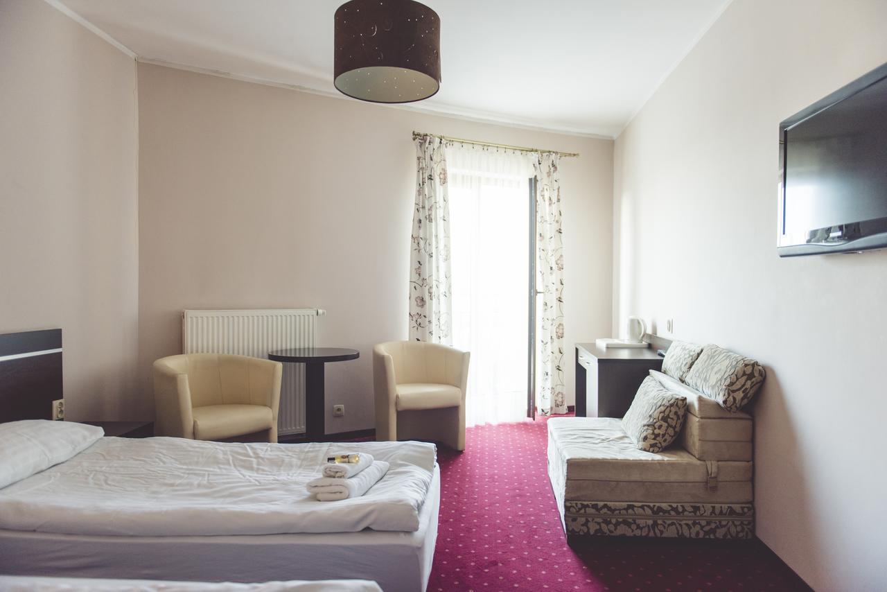 Hotel Odejewscy Chojnice Esterno foto