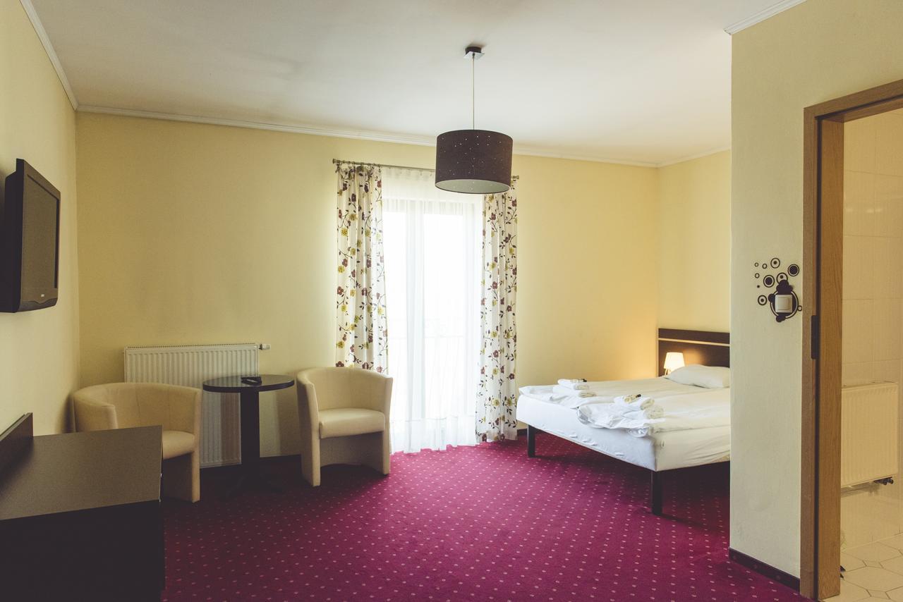 Hotel Odejewscy Chojnice Esterno foto