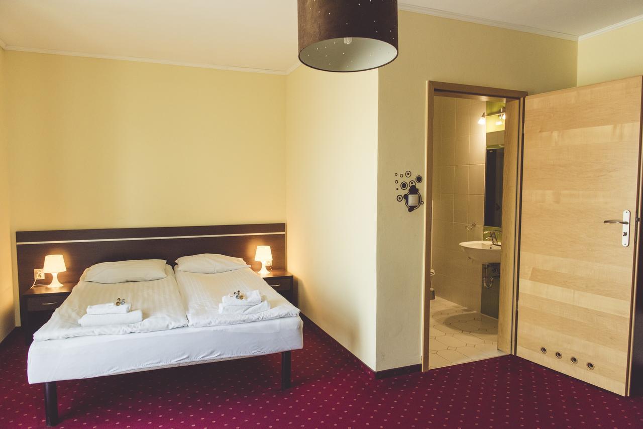 Hotel Odejewscy Chojnice Esterno foto